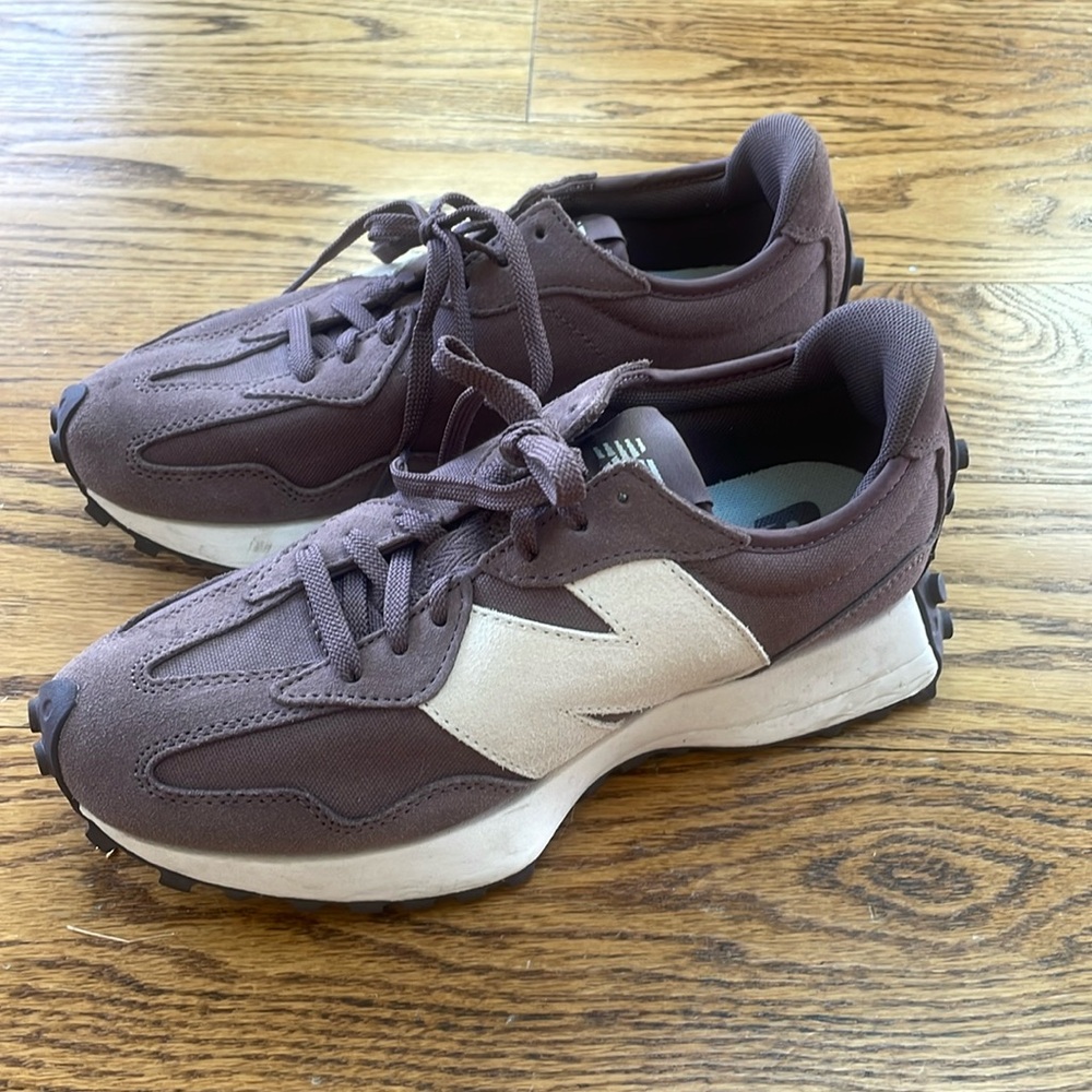 Women’s Grayish Purple New Balance Intelligent Choice 327 Size 7.5. Worn Once.